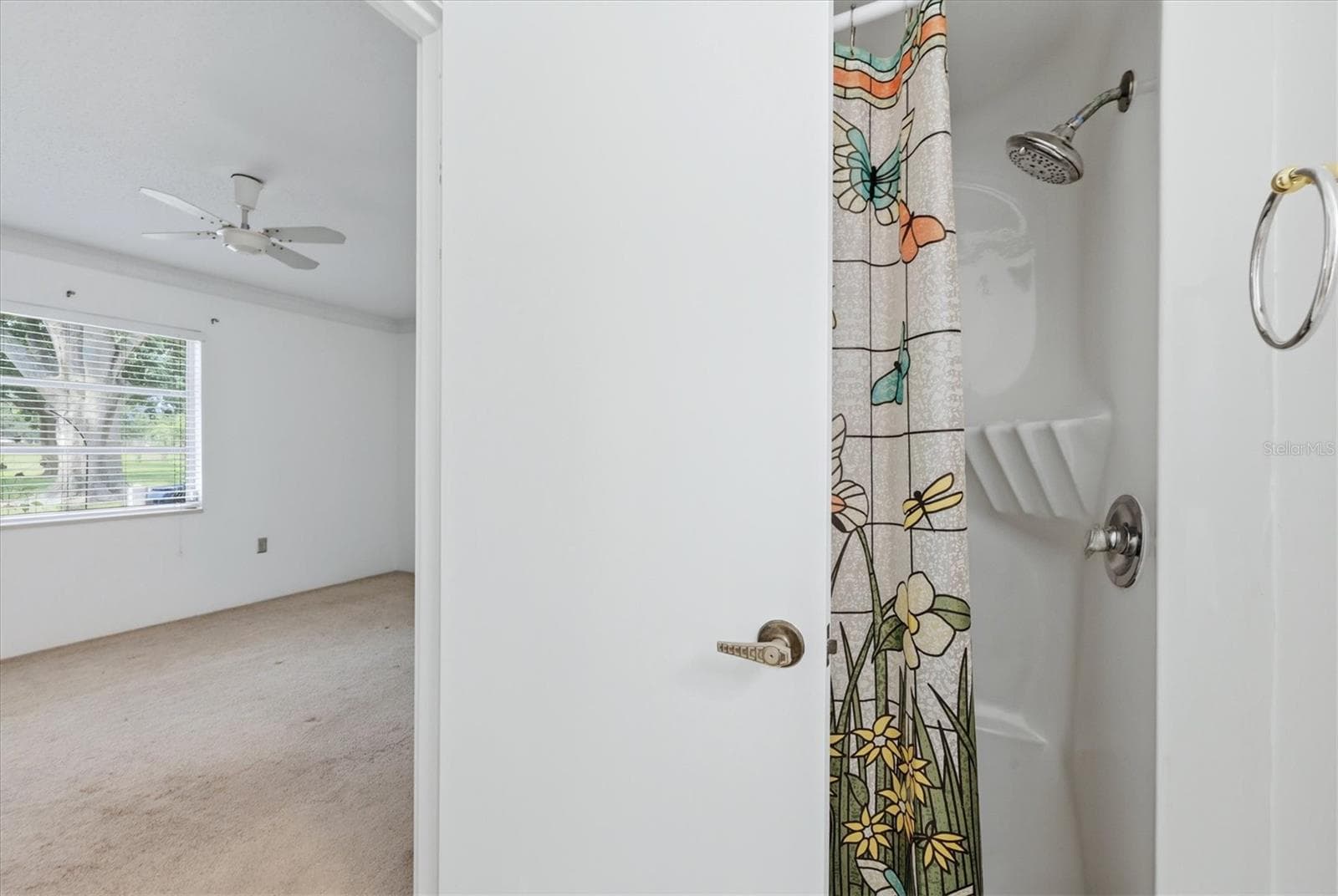 En-suite shower - 4538 PAWNEE TRL #197, SARASOTA