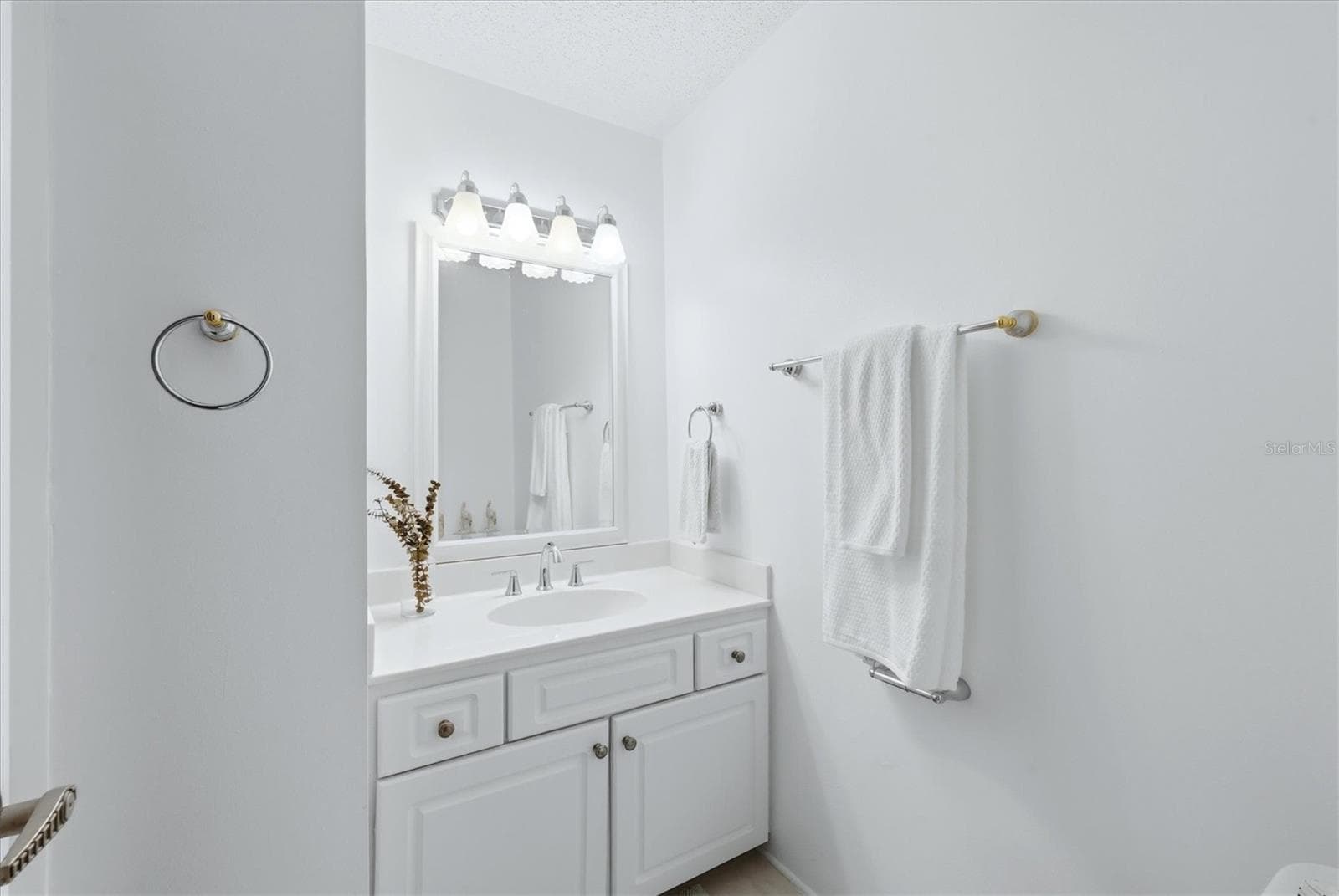 En-suite vanity area - 4538 PAWNEE TRL #197, SARASOTA