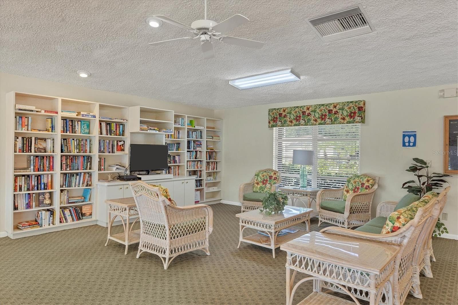 Community library - 4538 PAWNEE TRL #197, SARASOTA