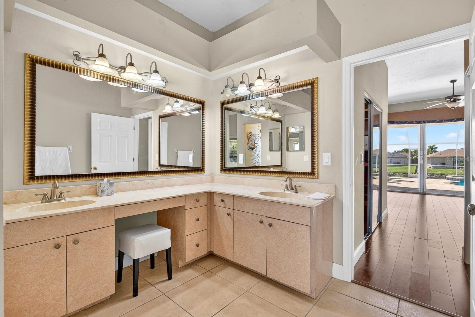 master bathroom - 5410 61ST ST E, BRADENTON