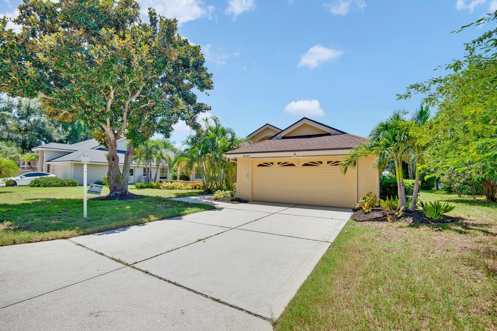 garage view - 5410 61ST ST E, BRADENTON