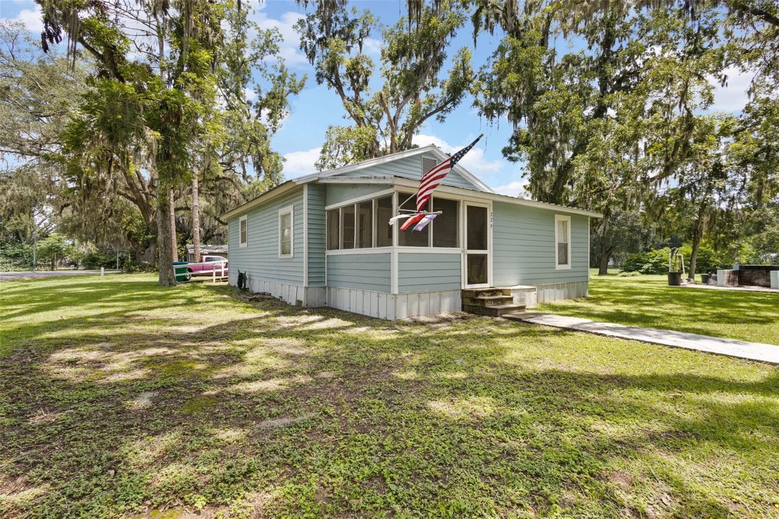 729 NW 3RD AVE