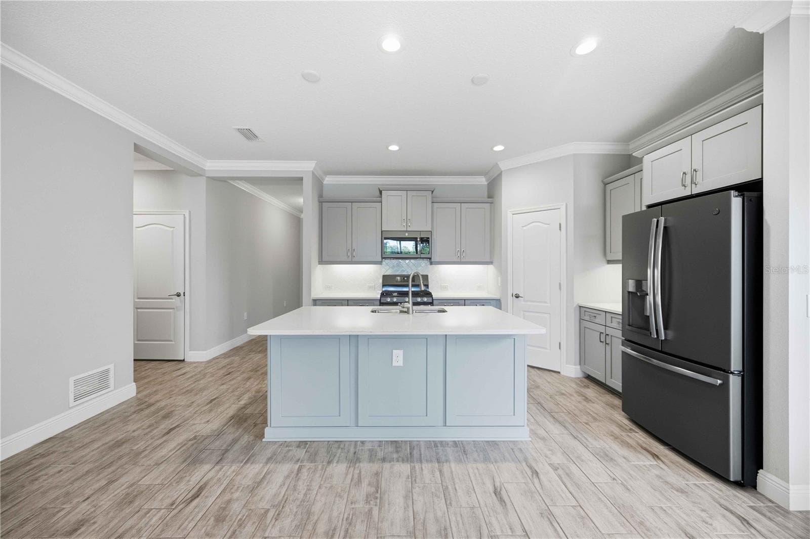 Single Family Residence at 26764 WEISKOPF DR, ENGLEWOOD, photo 9 of 66