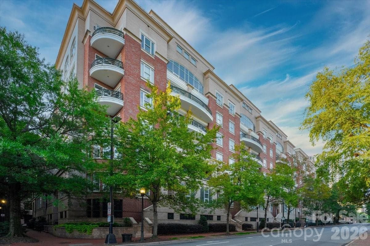 Condominium at 400 N Church Street, Charlotte, photo 10 of 37