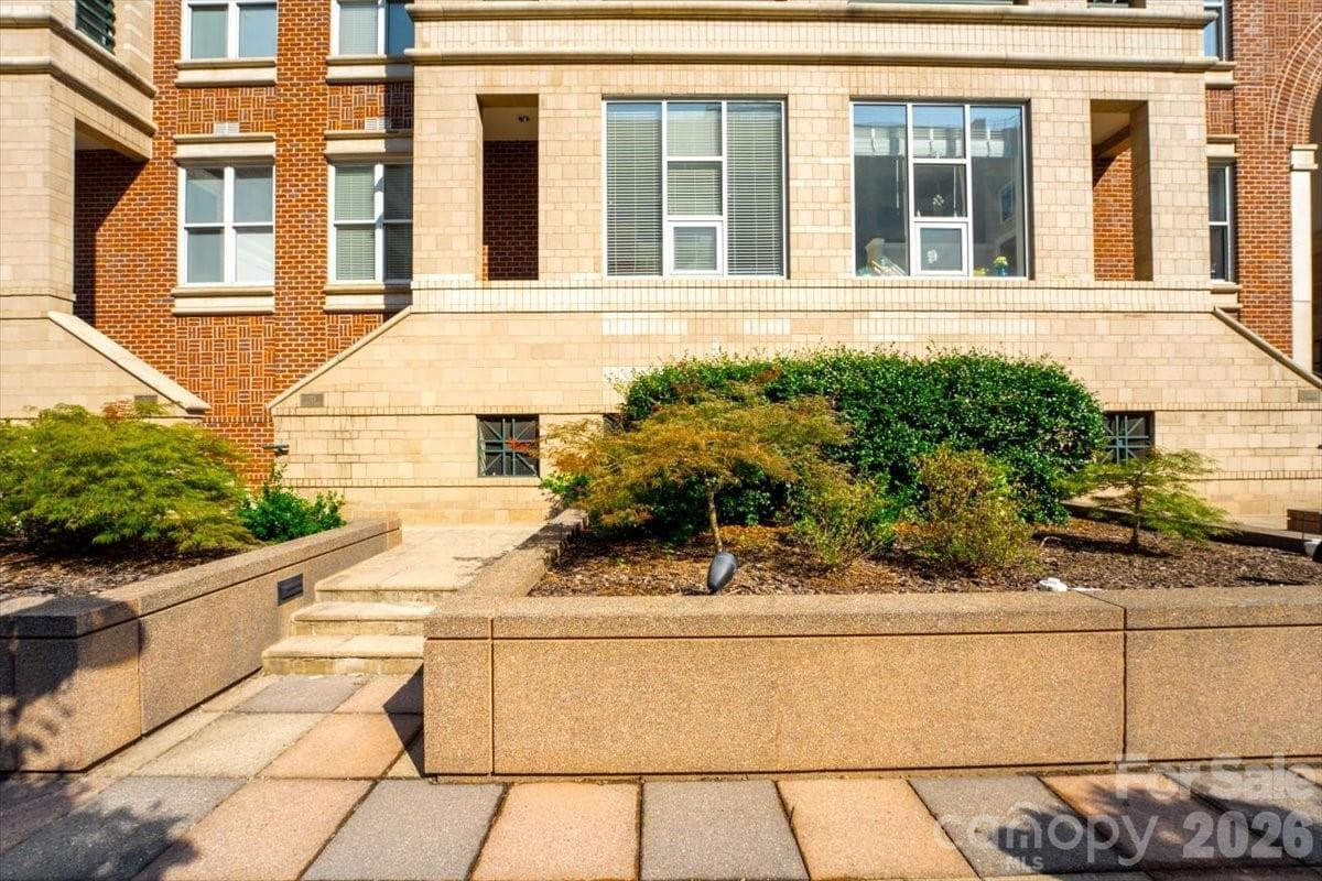 Condominium at 400 N Church Street, Charlotte, photo 3 of 37