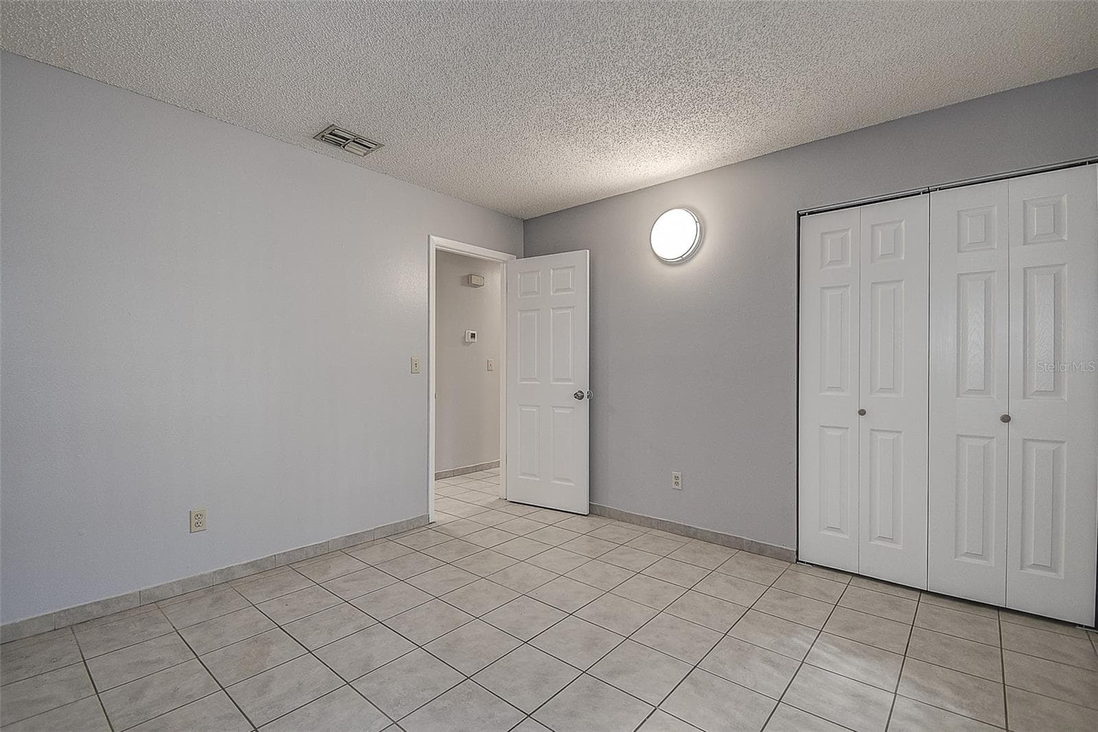 2nd bedroom to hallway - 10306 COUNCILS WAY, TEMPLE TERRACE