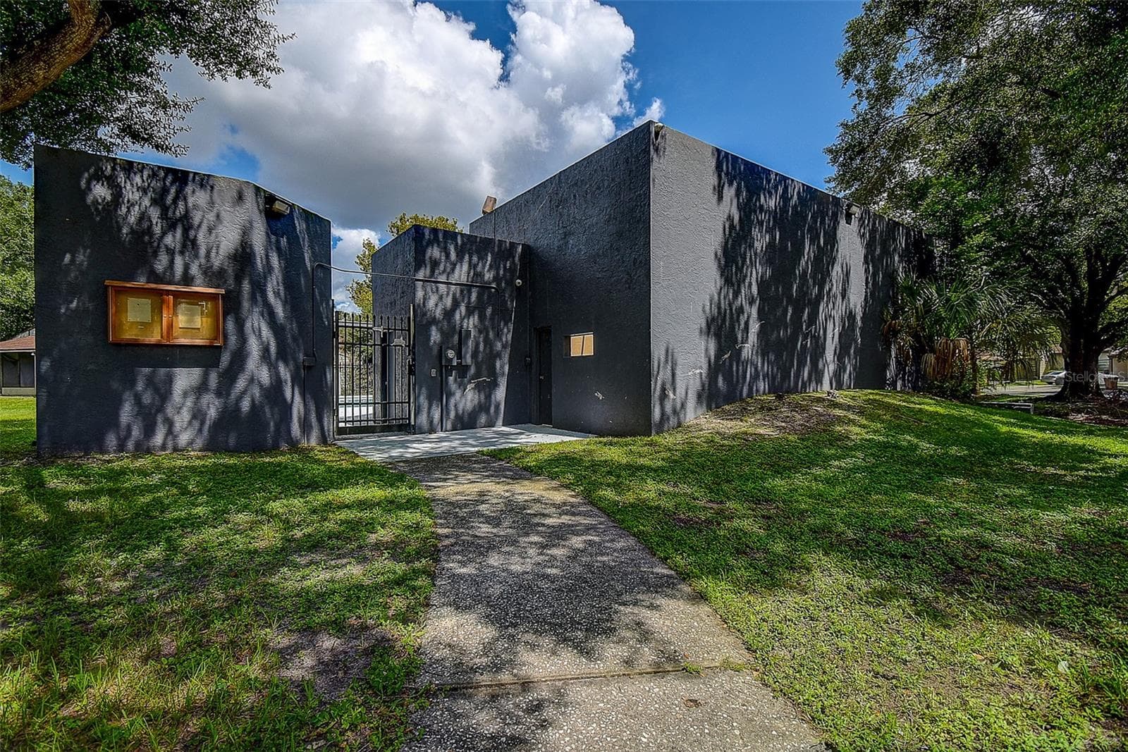 Keyed Pool Entrance - 10306 COUNCILS WAY, TEMPLE TERRACE