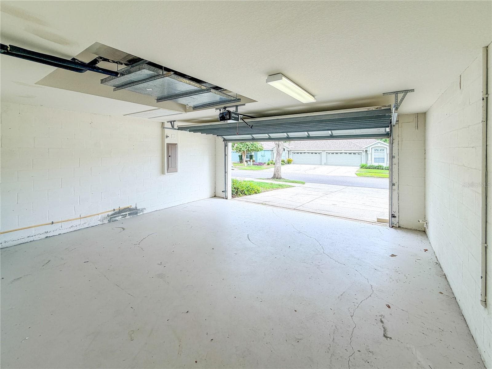Two-car garage - 19408 EVERTON PL, LAND O LAKES