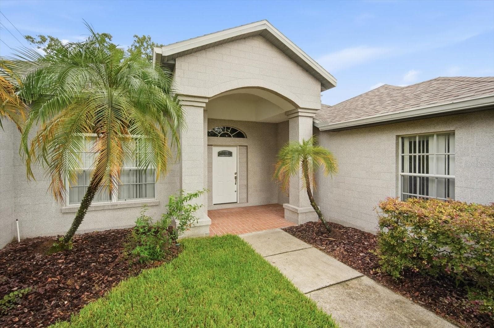 Single Family Residence at 14902 DEVONSHIRE WOODS PL, TAMPA, photo 3 of 38