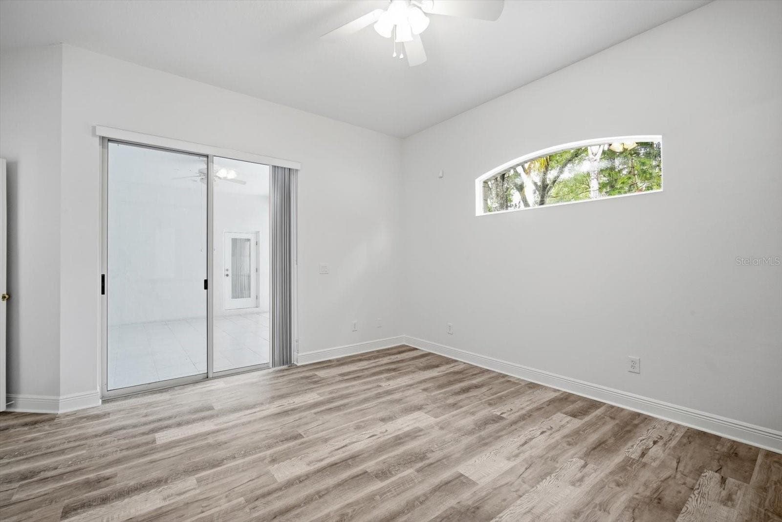 Single Family Residence at 14902 DEVONSHIRE WOODS PL, TAMPA, photo 11 of 38
