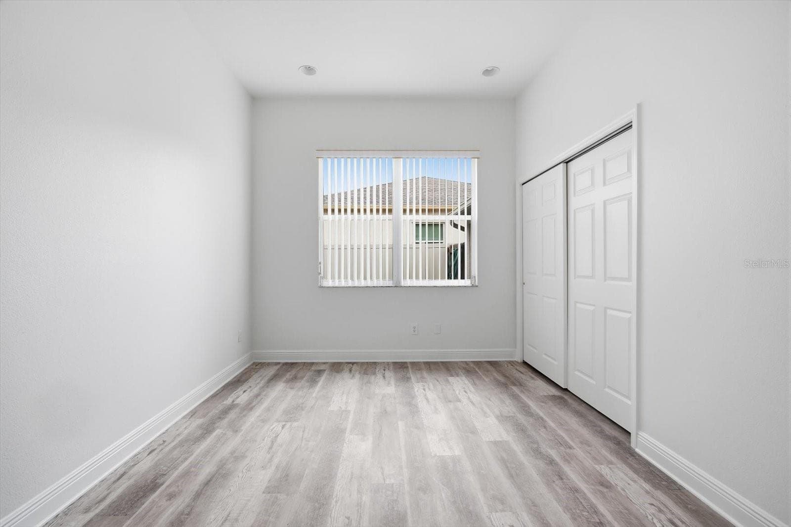 Single Family Residence at 14902 DEVONSHIRE WOODS PL, TAMPA, photo 15 of 38