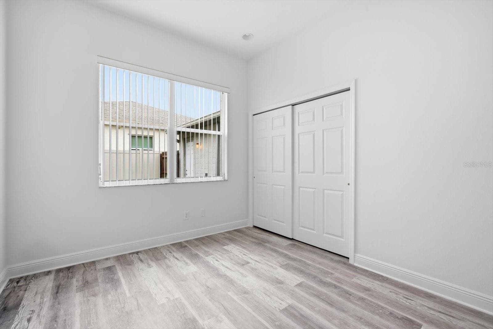 Single Family Residence at 14902 DEVONSHIRE WOODS PL, TAMPA, photo 16 of 38