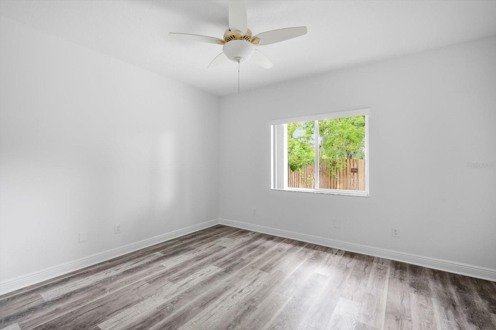 Single Family Residence at 14902 DEVONSHIRE WOODS PL, TAMPA, photo 18 of 38