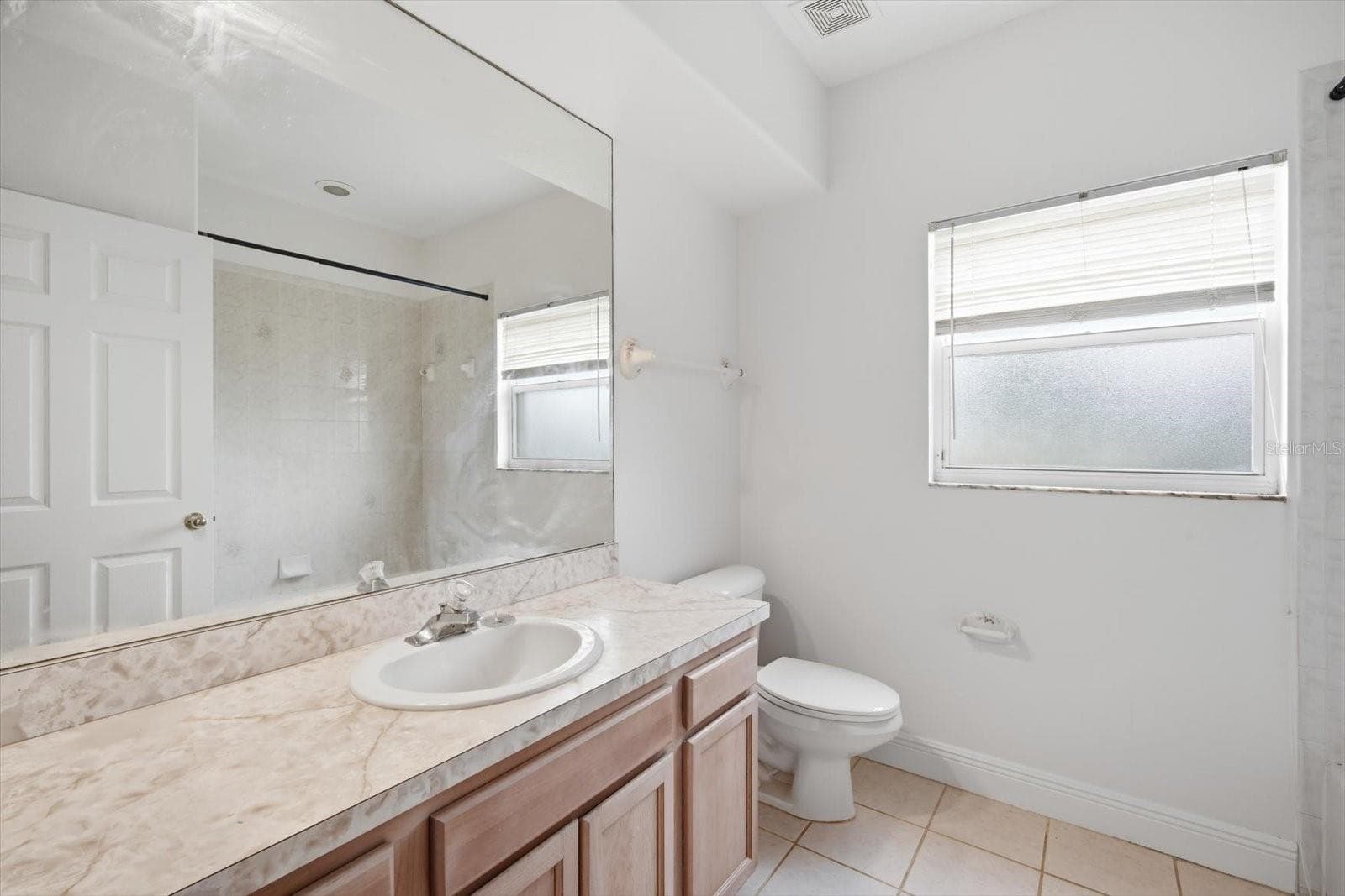 Secondary Full Bath - 14902 DEVONSHIRE WOODS PL, TAMPA