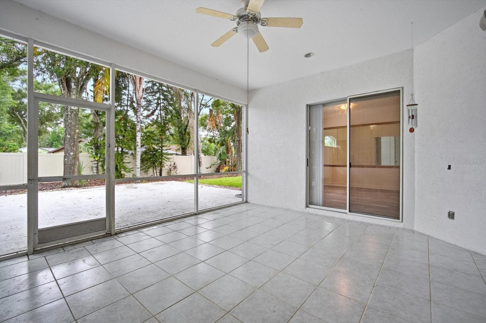 Single Family Residence at 14902 DEVONSHIRE WOODS PL, TAMPA, photo 30 of 38