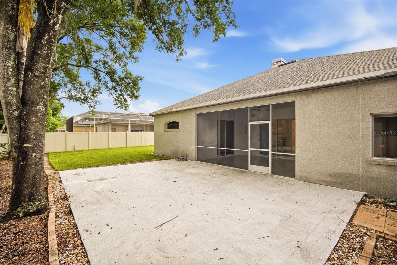 Single Family Residence at 14902 DEVONSHIRE WOODS PL, TAMPA, photo 32 of 38
