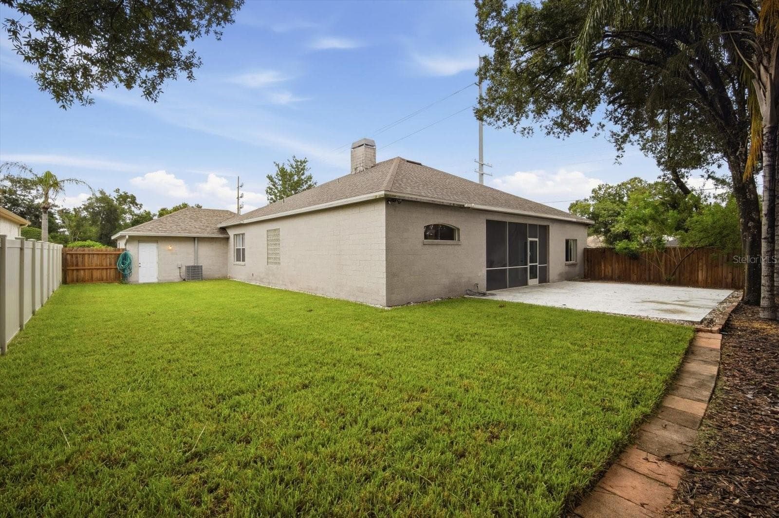 Single Family Residence at 14902 DEVONSHIRE WOODS PL, TAMPA, photo 33 of 38