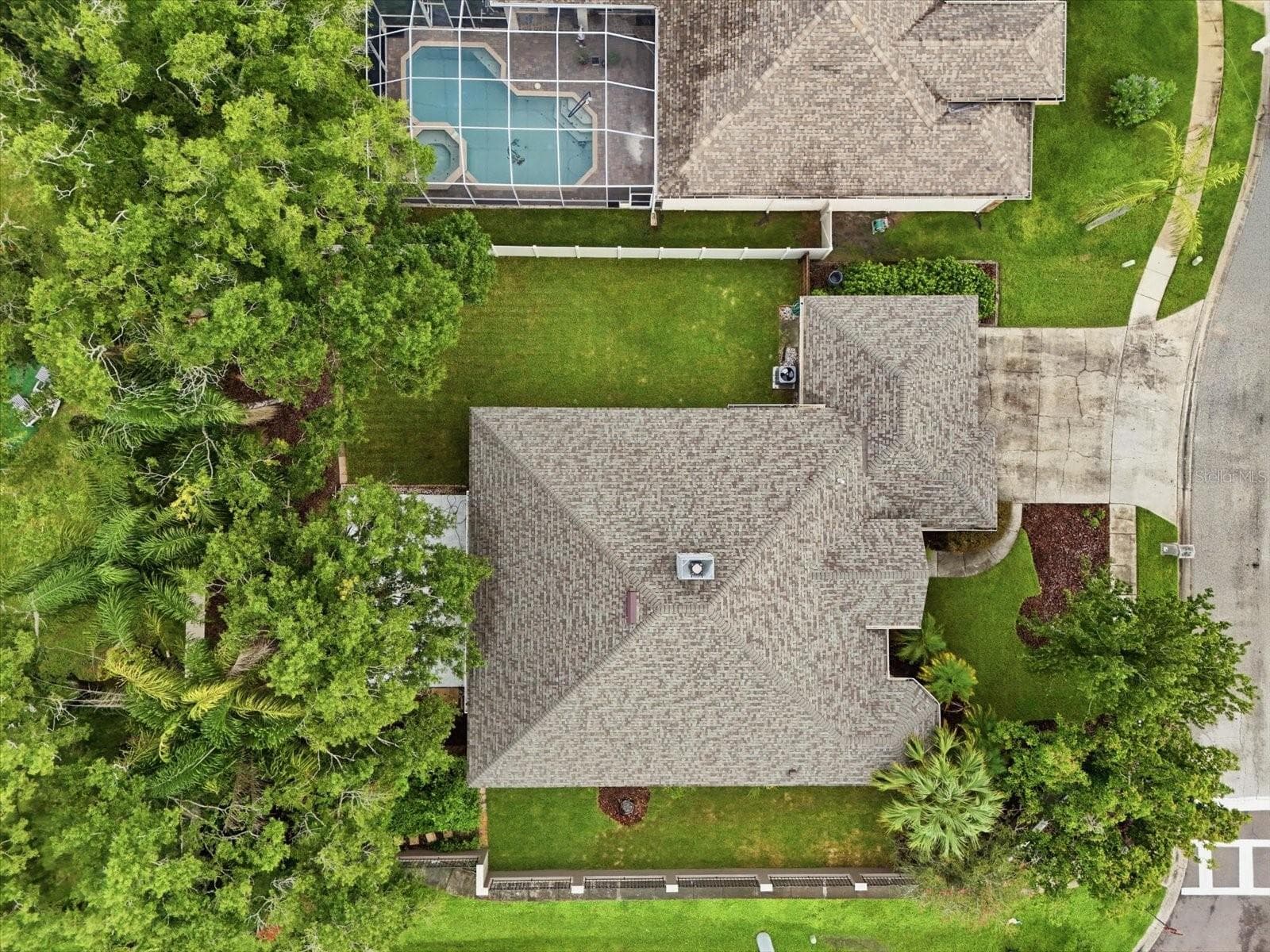 Single Family Residence at 14902 DEVONSHIRE WOODS PL, TAMPA, photo 35 of 38