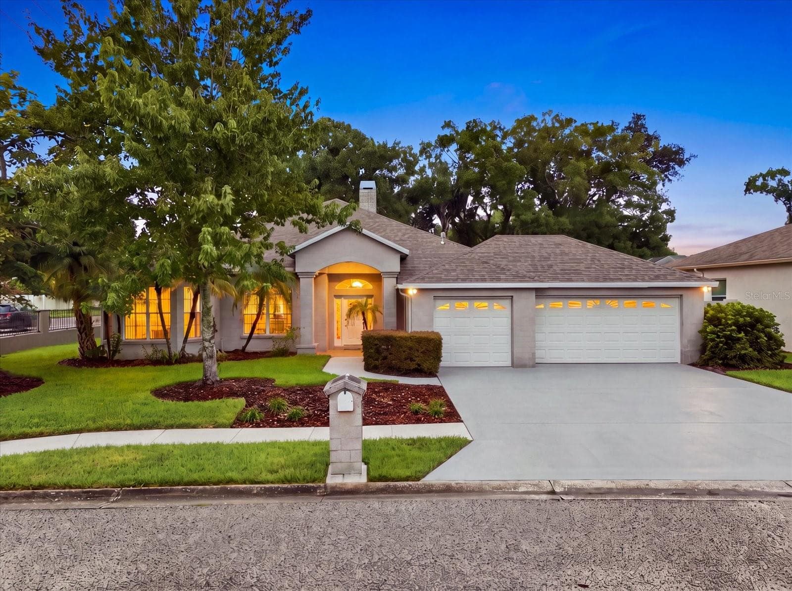 Single Family Residence at 14902 DEVONSHIRE WOODS PL, TAMPA, photo 37 of 38