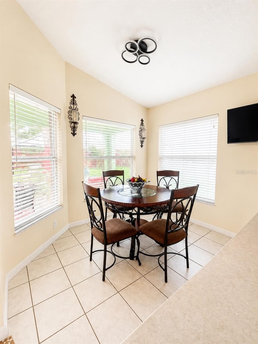 Dinnete - 9708 WHITE BARN WAY, RIVERVIEW