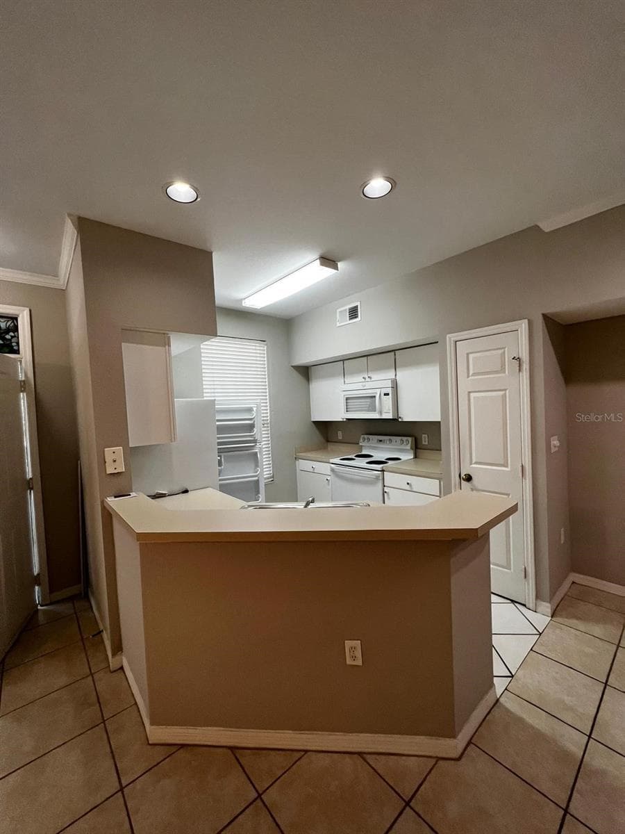 Condominium at 9310 LAKE CHASE ISLAND WAY #9310, TAMPA, photo 21 of 31