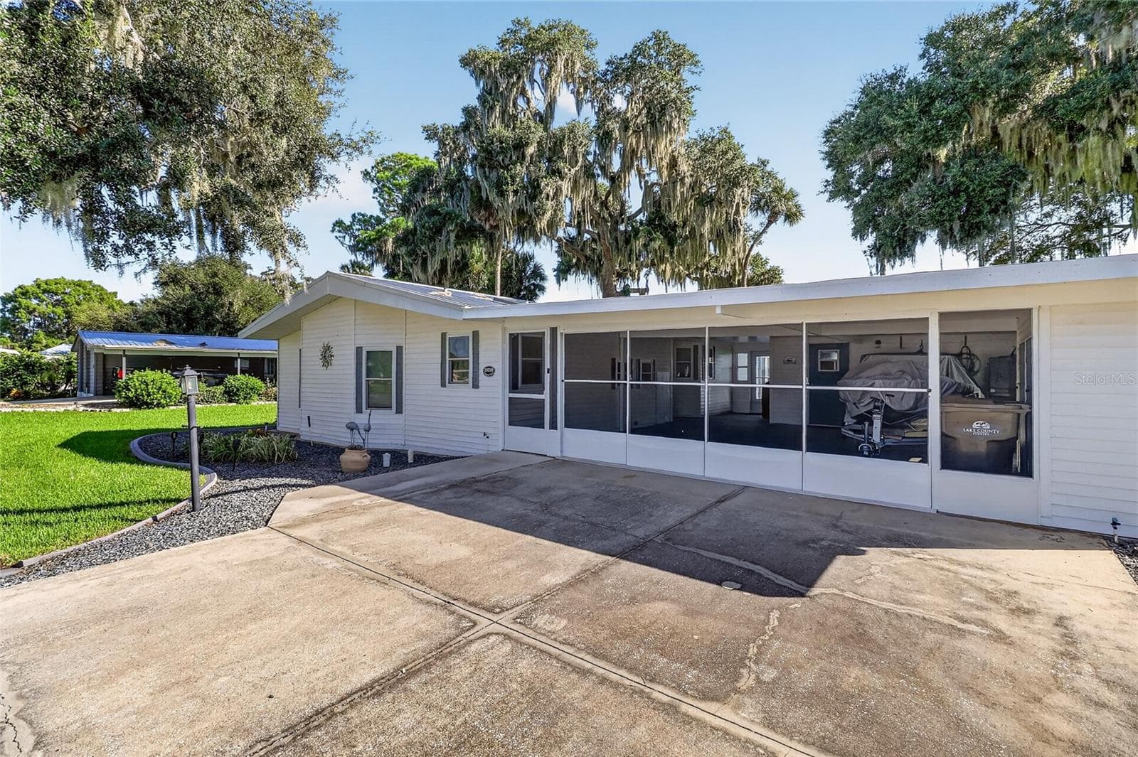 Manufactured Home at 38310 LANGLOIS PL, LEESBURG, photo 6 of 61