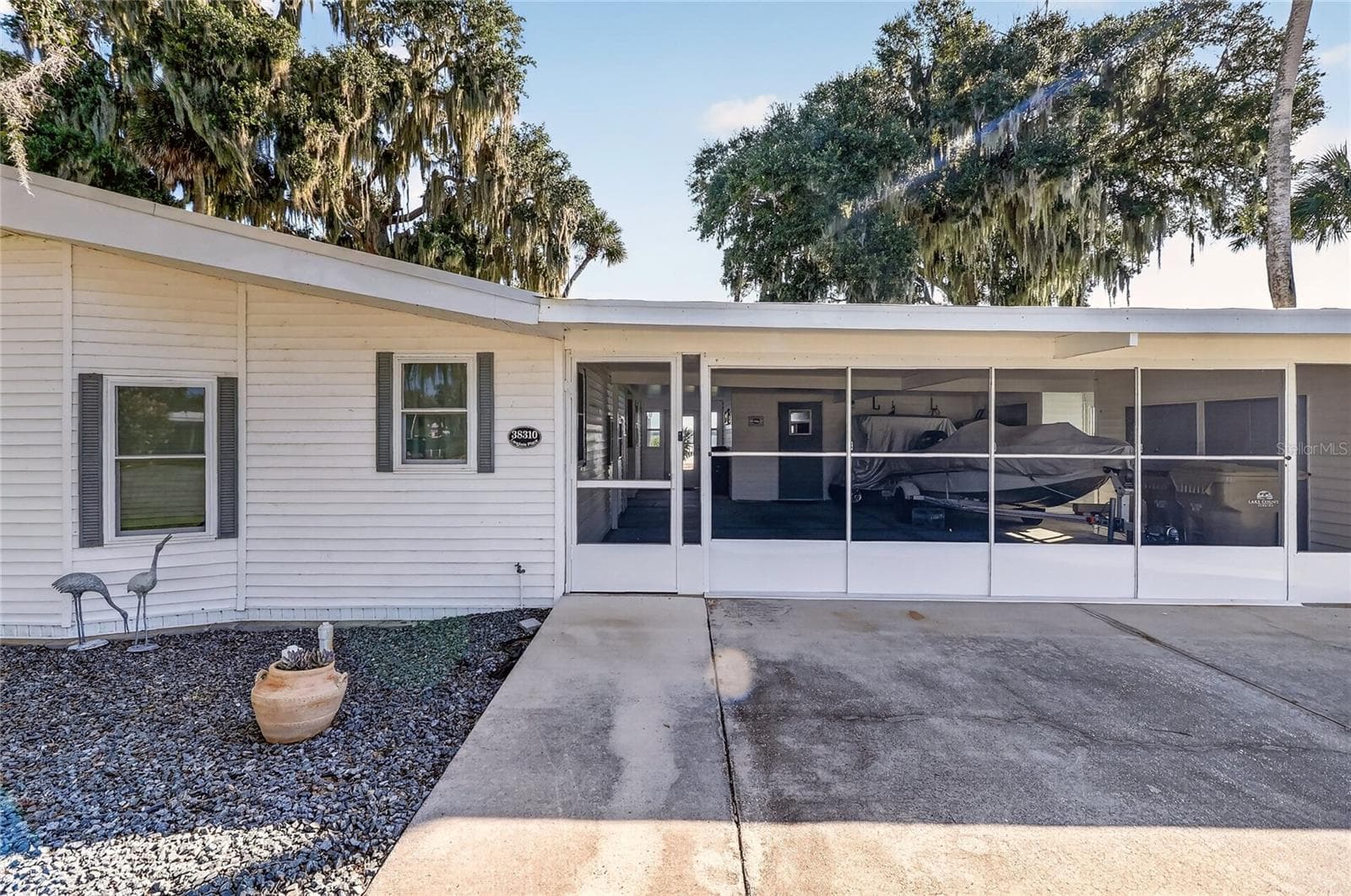 Manufactured Home at 38310 LANGLOIS PL, LEESBURG, photo 7 of 61