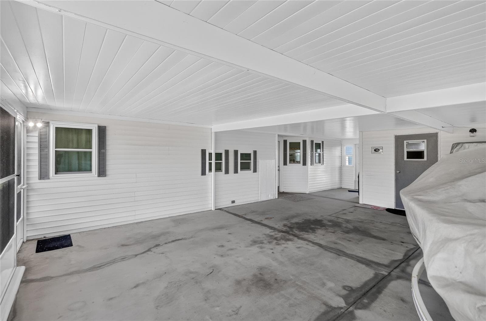Manufactured Home at 38310 LANGLOIS PL, LEESBURG, photo 9 of 61