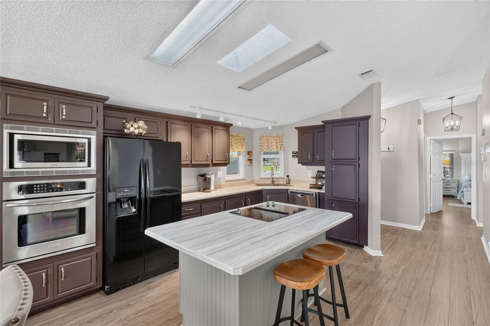 Manufactured Home at 38310 LANGLOIS PL, LEESBURG, photo 15 of 61