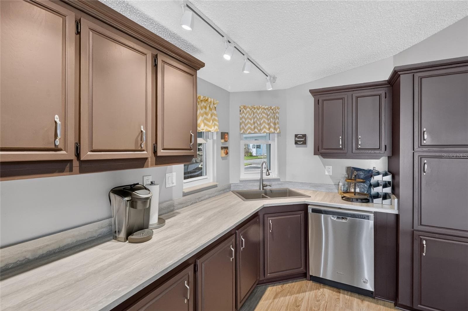Manufactured Home at 38310 LANGLOIS PL, LEESBURG, photo 17 of 61