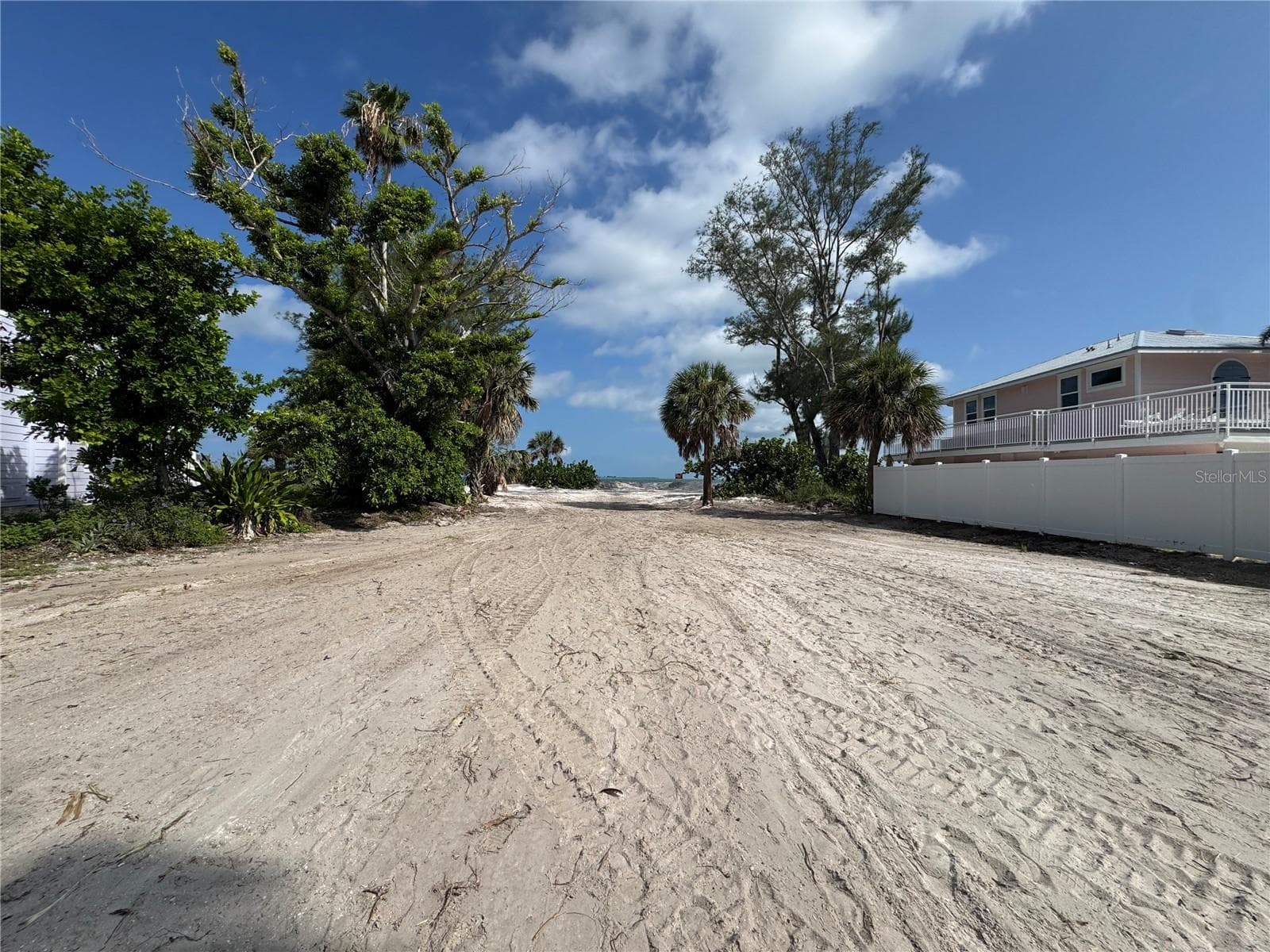 831 NORTH SHORE DR