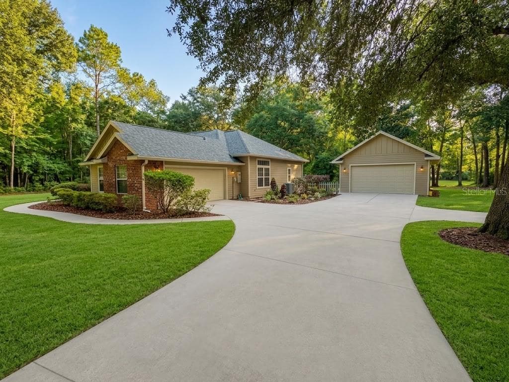 Driveway - 20273 NW 251ST TER, HIGH SPRINGS