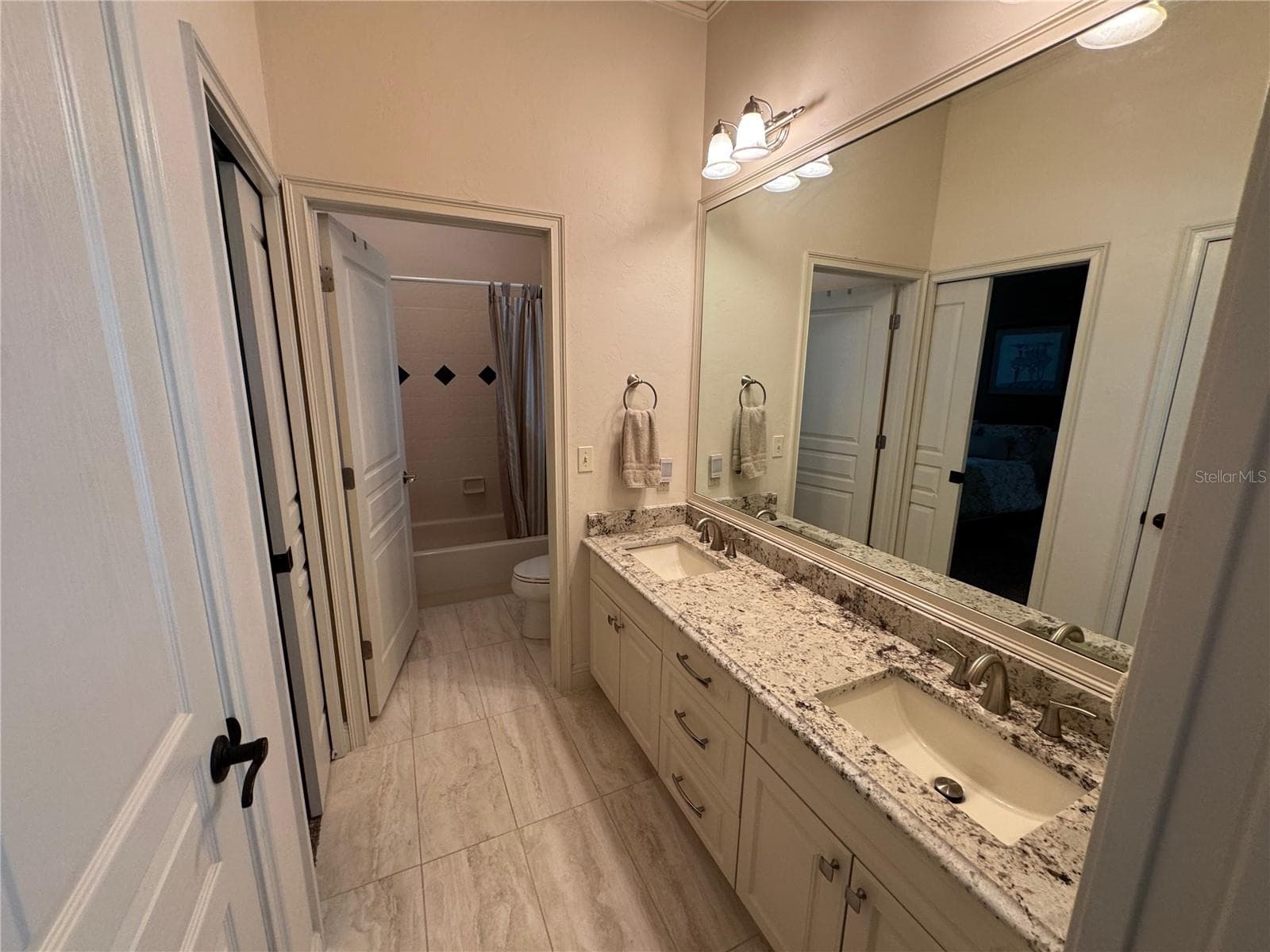 Jack and Jill Bath - 20273 NW 251ST TER, HIGH SPRINGS
