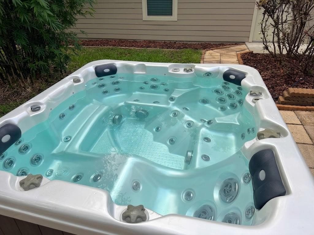 Hot tub - 20273 NW 251ST TER, HIGH SPRINGS