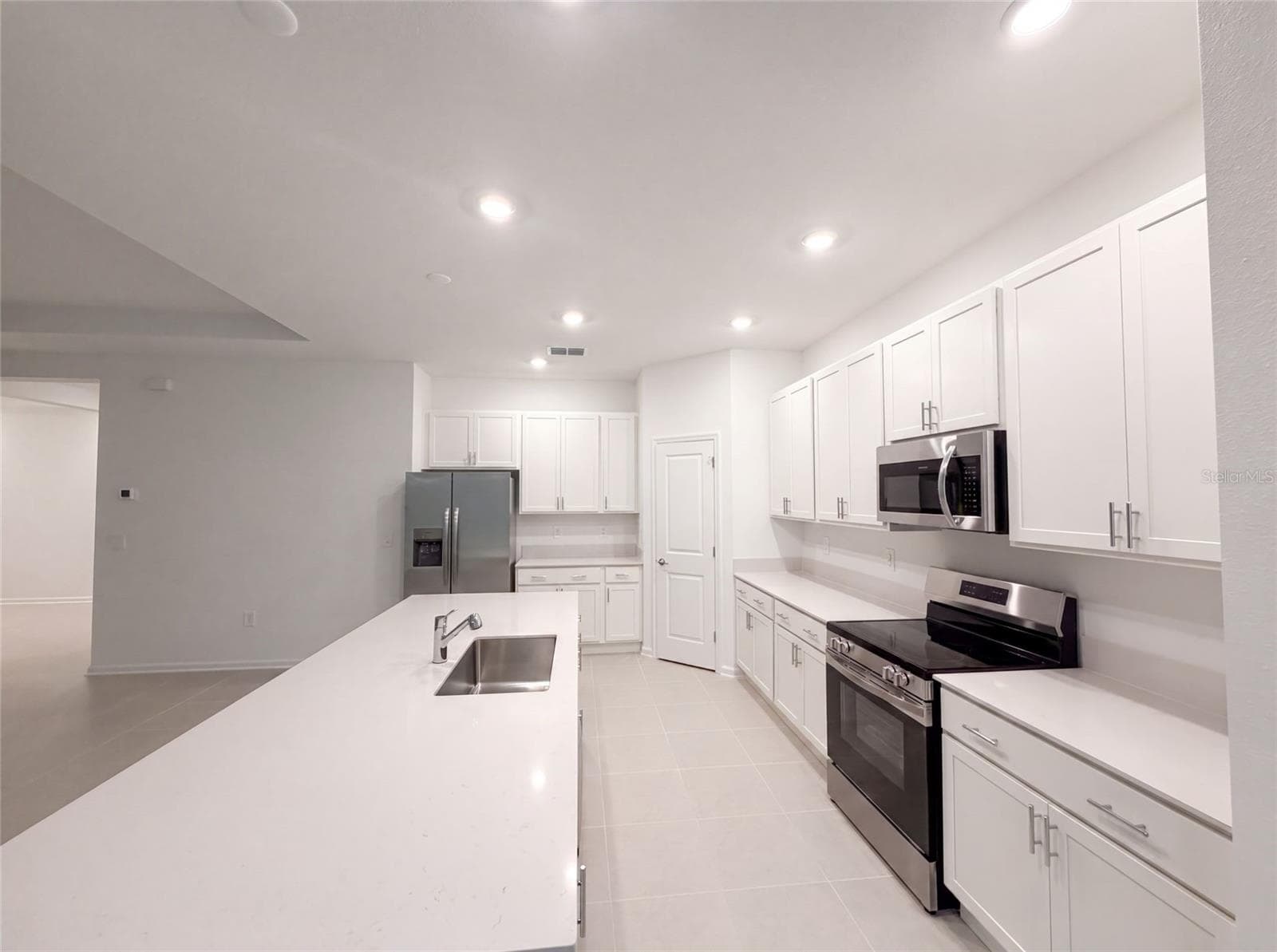 Single Family Residence at 669 TUNDRA LOOP, GROVELAND, photo 6 of 23