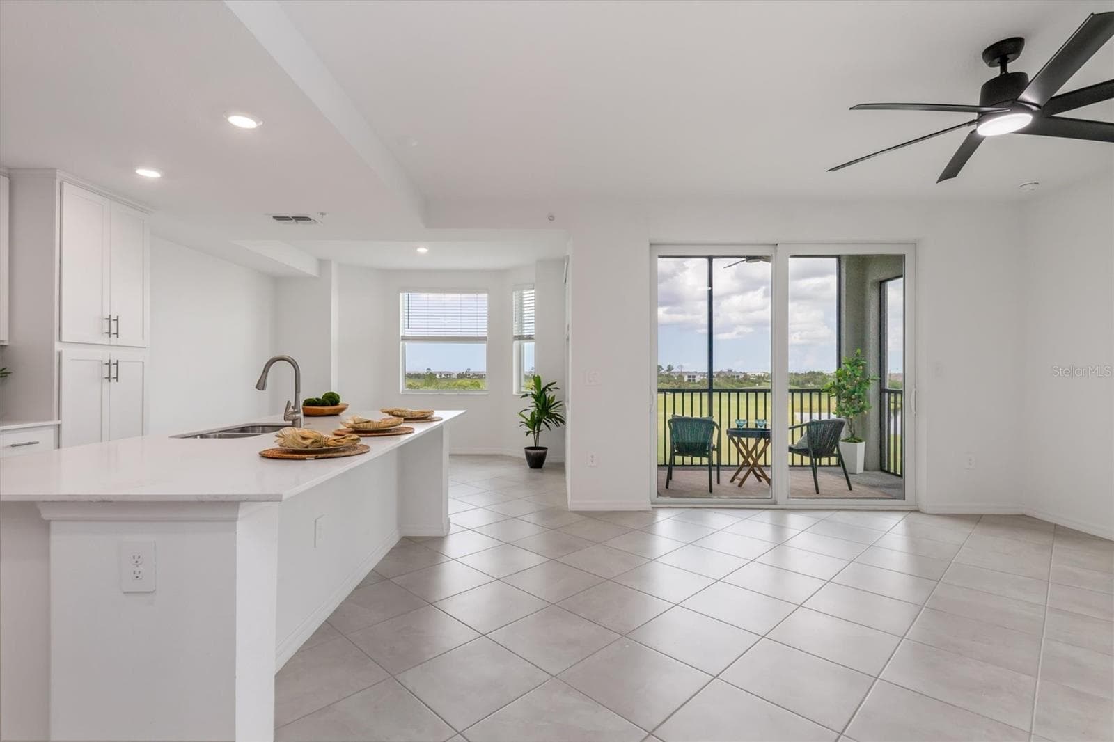 Open floor plan allows for great entertaining! - 17625 OPAL SAND DR #307, VENICE