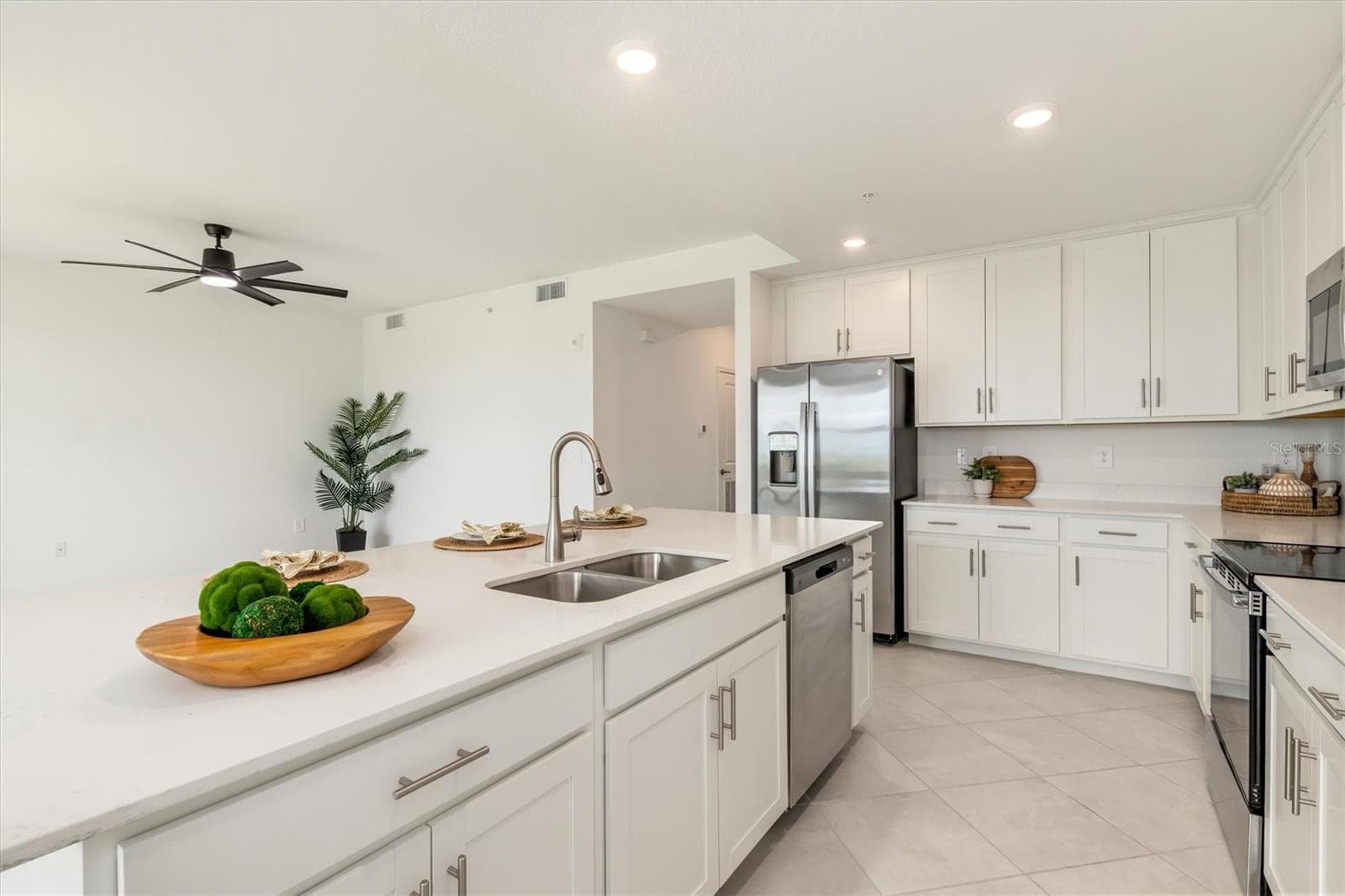 Quartz countertops - 17625 OPAL SAND DR #307, VENICE