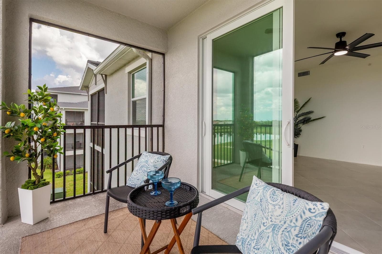 Time for coffee or cocktails! - 17625 OPAL SAND DR #307, VENICE