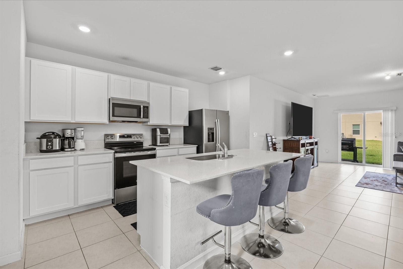 Single Family Residence at 763 CARLYLE WAY, FORT PIERCE, photo 8 of 43