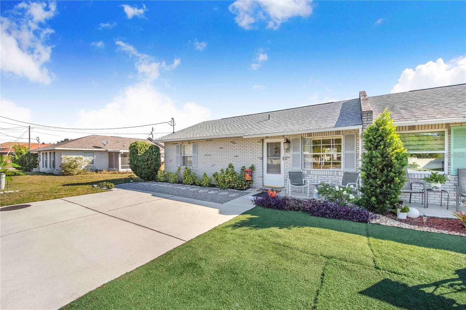 1413 THOUSAND ROSES DR S