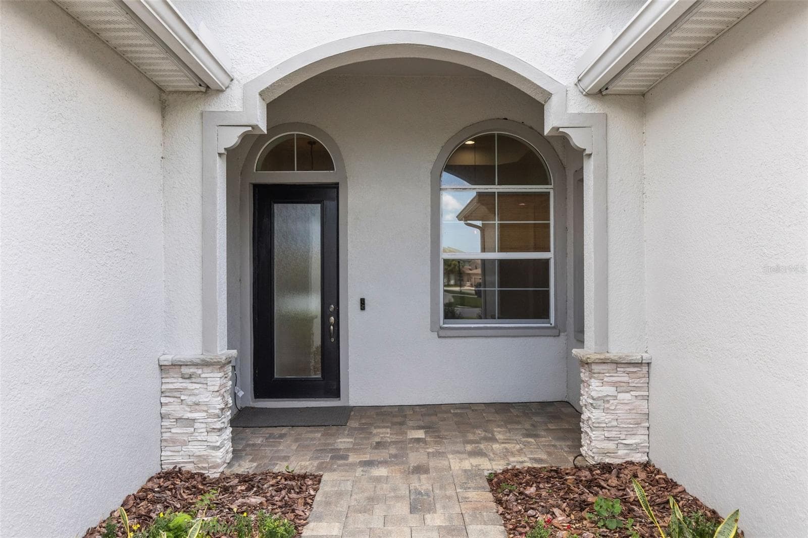 Front Exterior Covered Porch - 19714 LONESOME PINE DR, LAND O LAKES