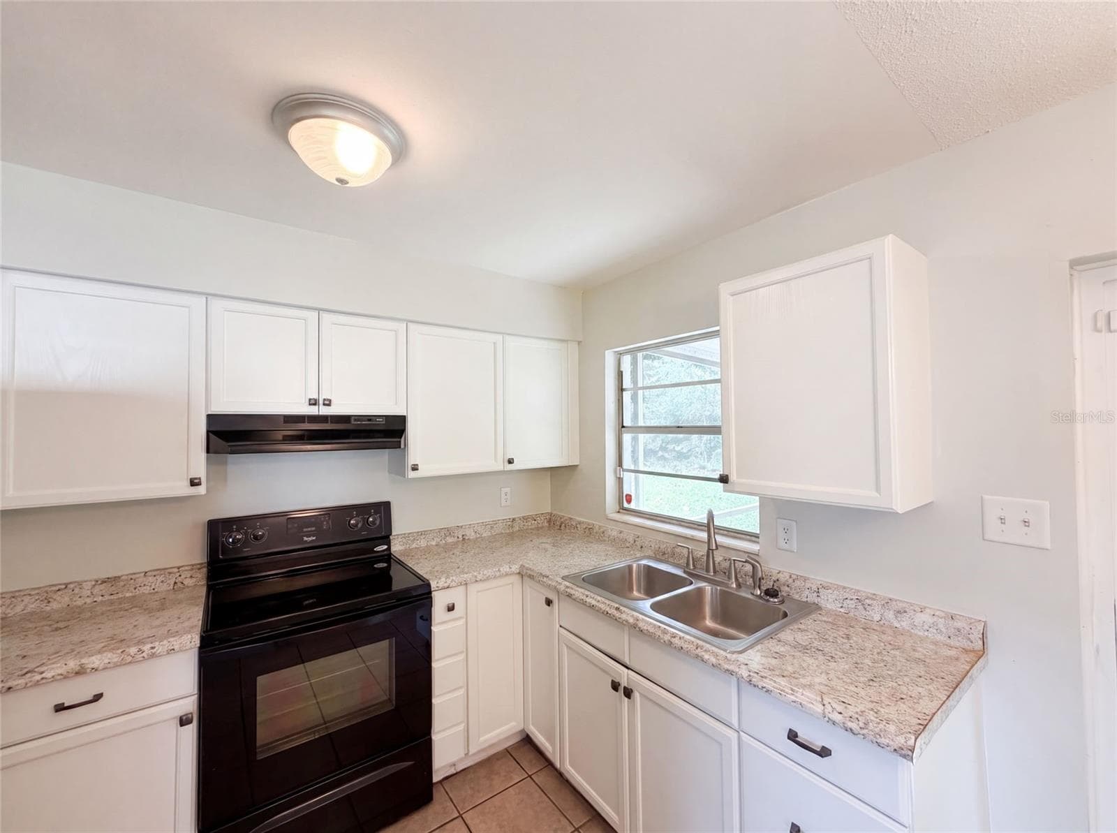 Single Family Residence at 1735 JEFFERSON DR, MOUNT DORA, photo 2 of 22