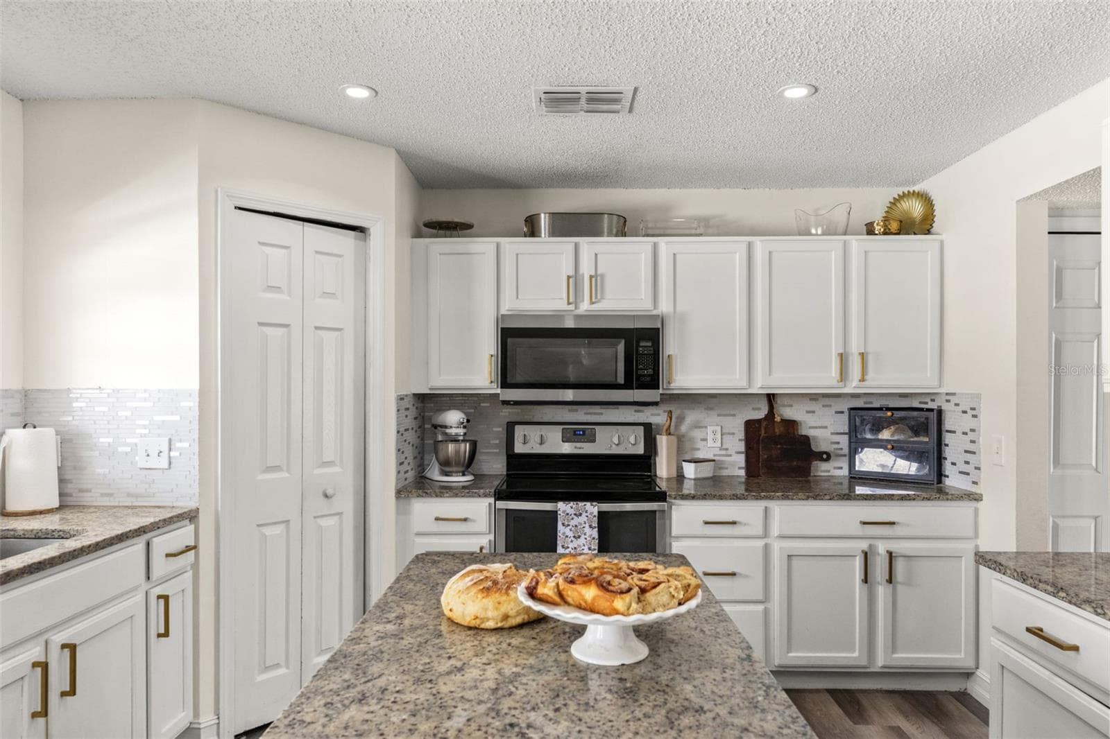 Single Family Residence at 2253 WHITEWOOD AVE, SPRING HILL, photo 5 of 58