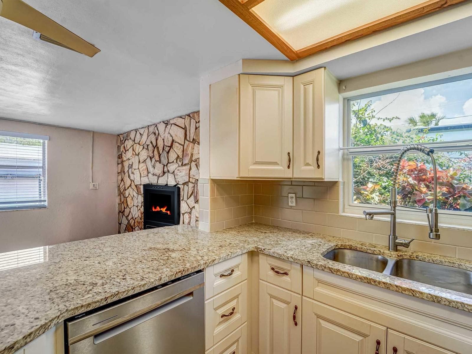 Single Family Residence at 8542 BETTY ST, PORT RICHEY, photo 14 of 33