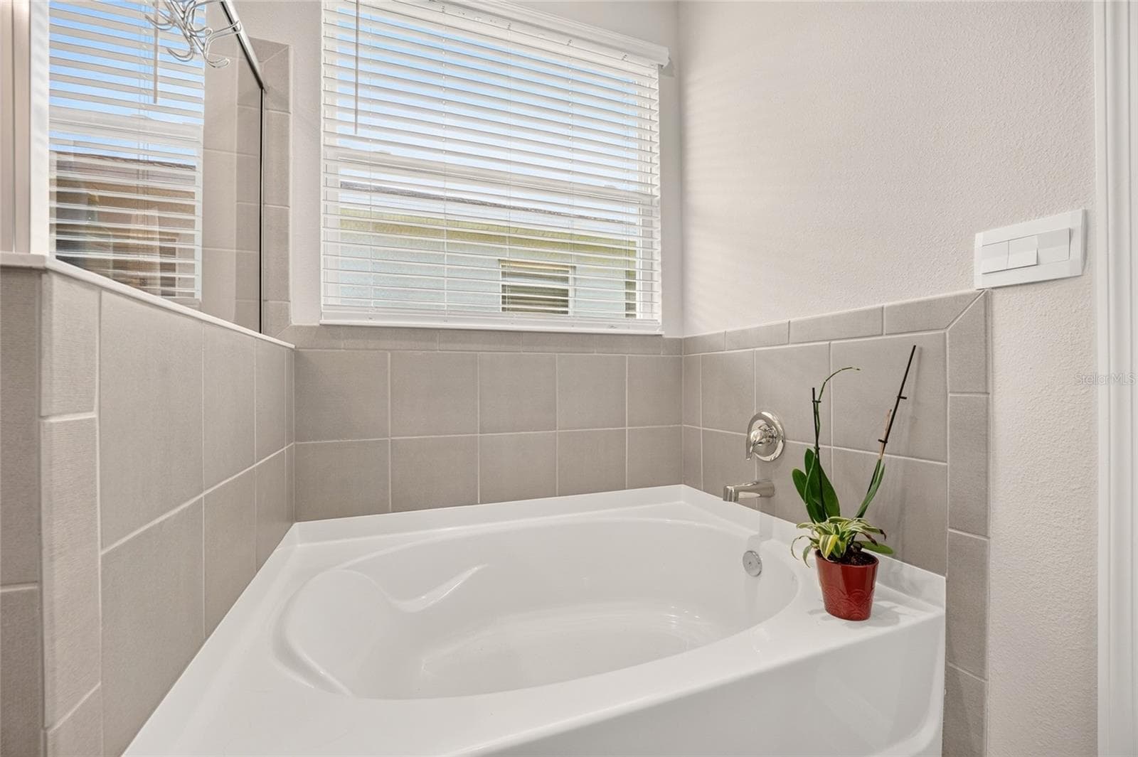 PRIMARY ENSUITE BATHROOM - 4974 NW 39TH LOOP, OCALA