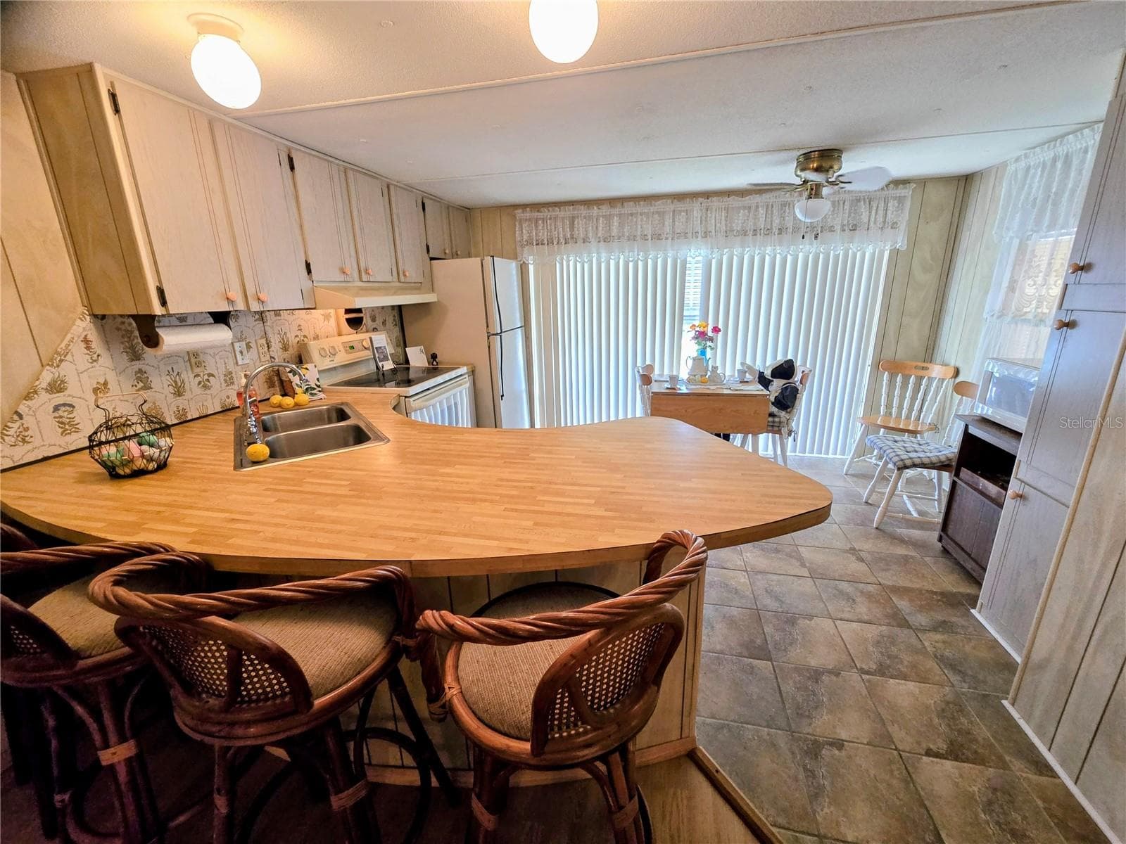 Manufactured Home at 6336 WEALTHY LN, ZEPHYRHILLS, photo 6 of 45