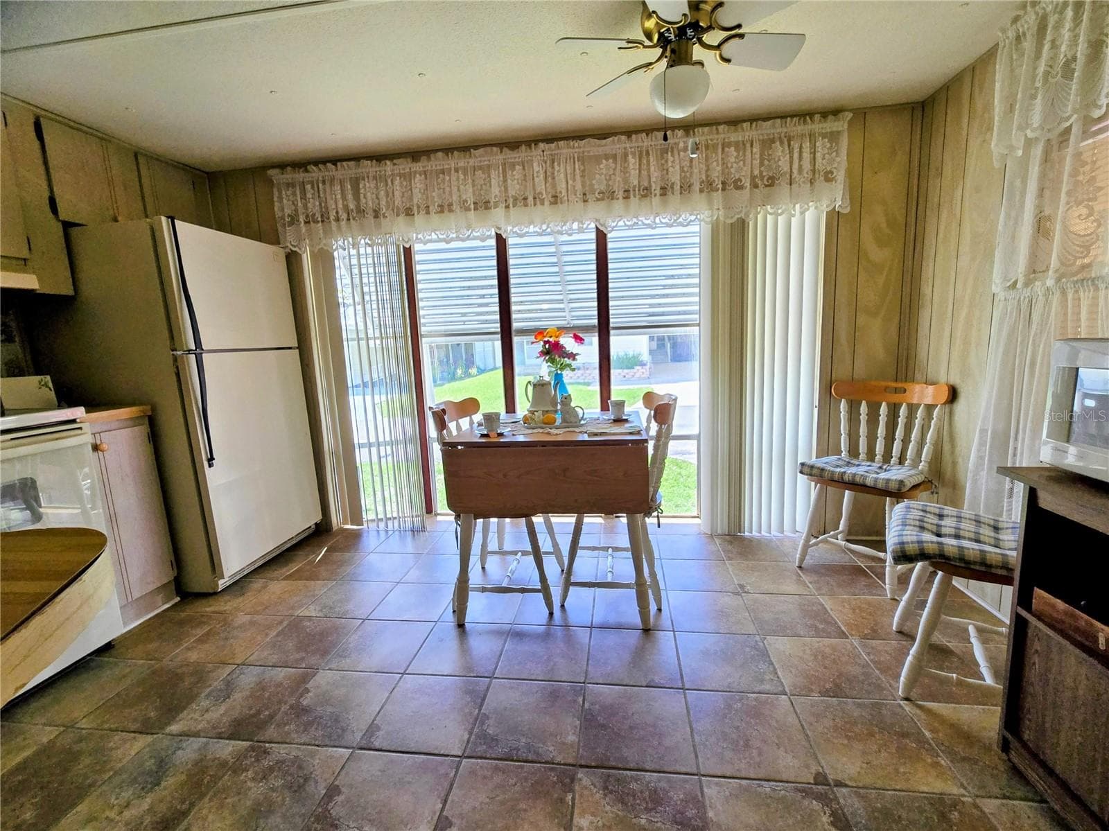 Manufactured Home at 6336 WEALTHY LN, ZEPHYRHILLS, photo 7 of 45