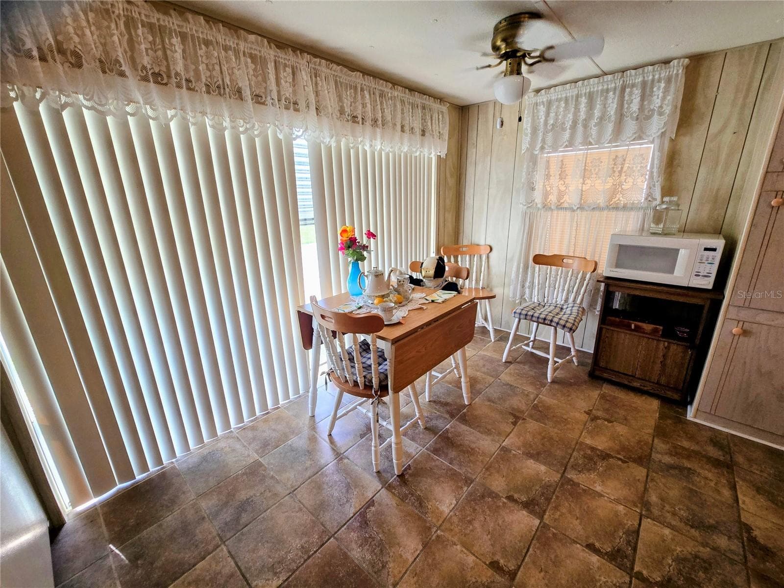 Manufactured Home at 6336 WEALTHY LN, ZEPHYRHILLS, photo 9 of 45