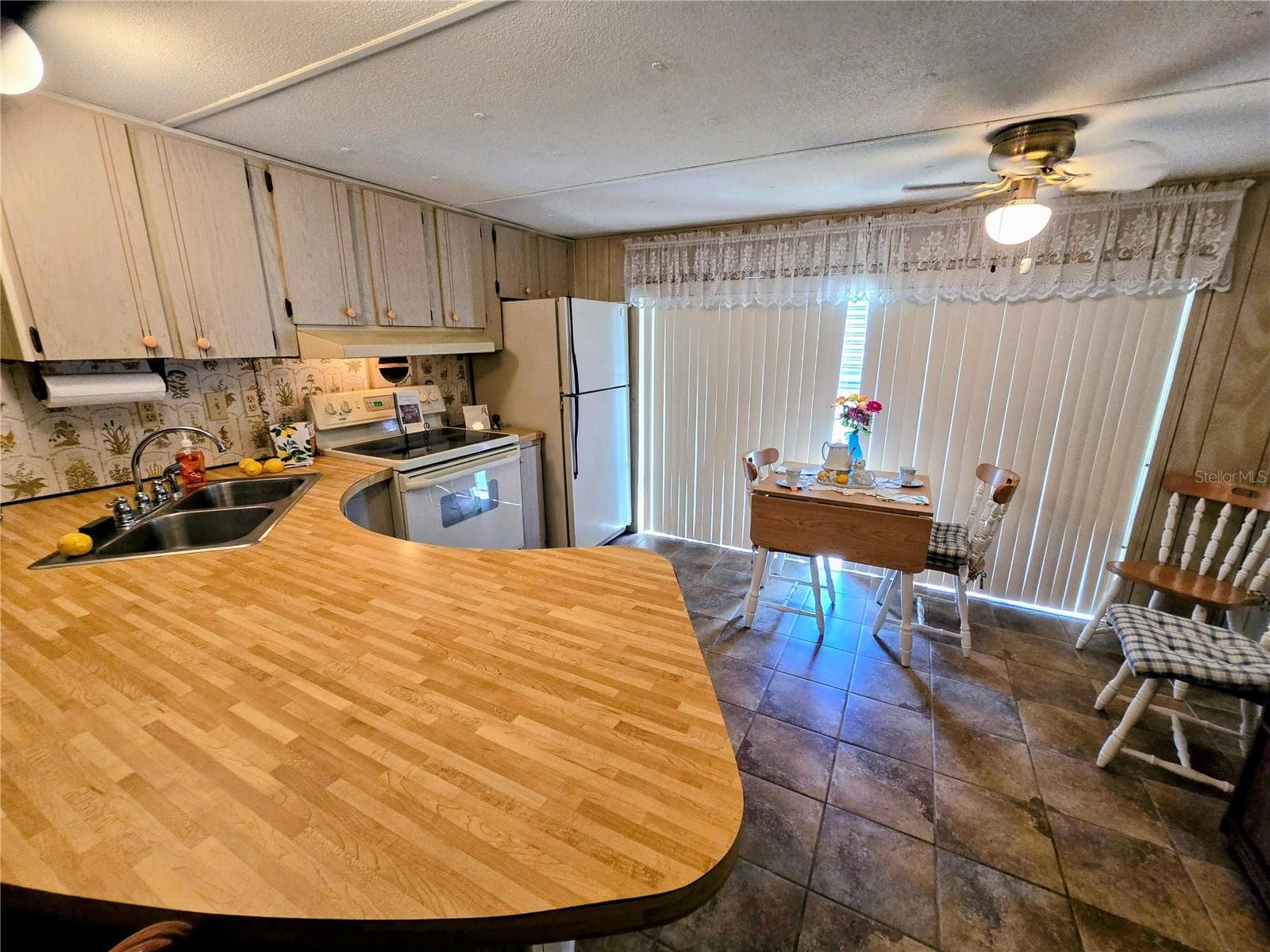 Manufactured Home at 6336 WEALTHY LN, ZEPHYRHILLS, photo 10 of 45