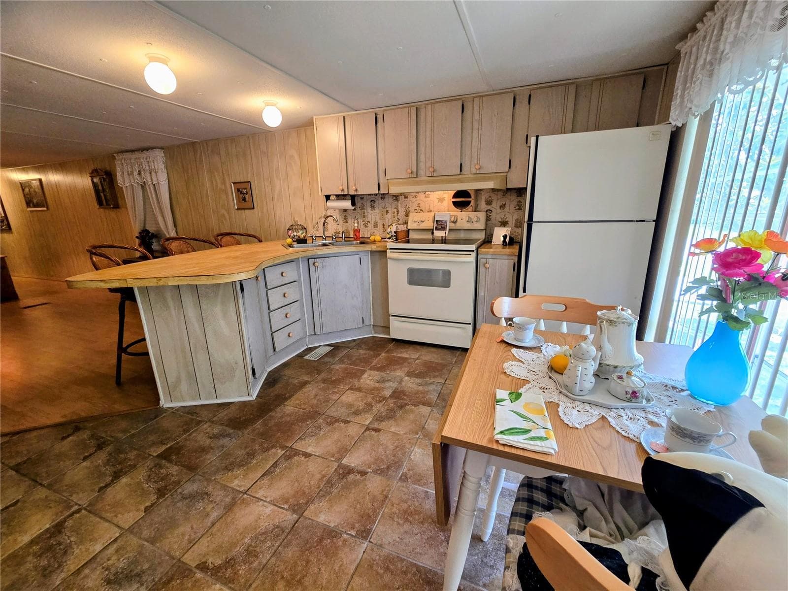 Manufactured Home at 6336 WEALTHY LN, ZEPHYRHILLS, photo 12 of 45